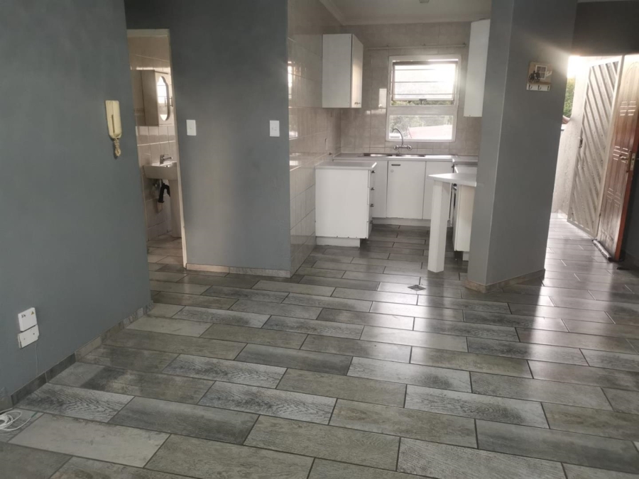 To Let 2 Bedroom Property for Rent in South Crest Gauteng
