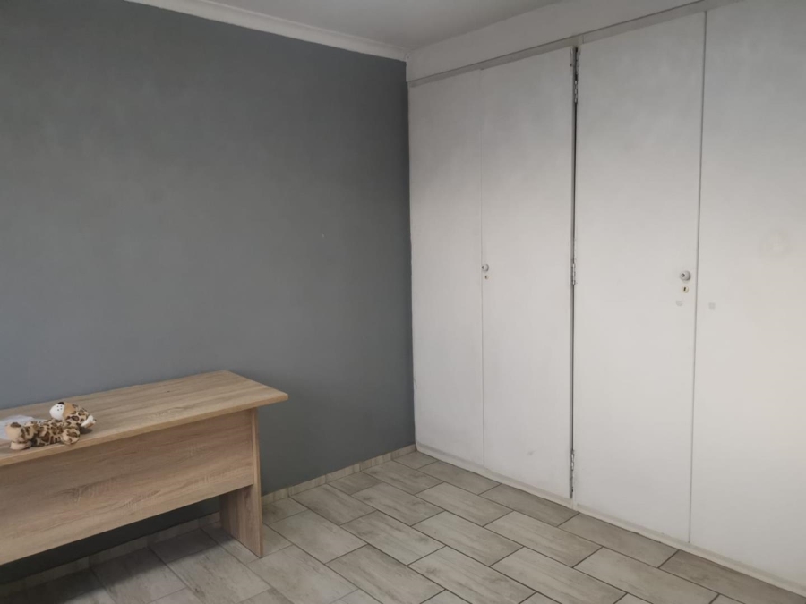 To Let 2 Bedroom Property for Rent in South Crest Gauteng