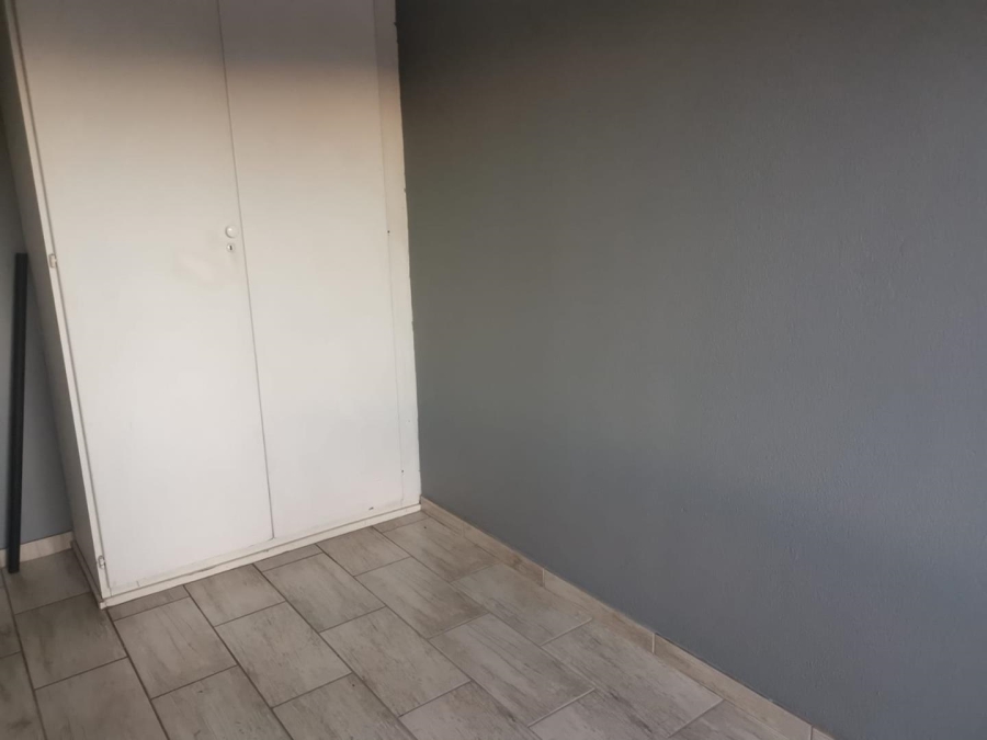 To Let 2 Bedroom Property for Rent in South Crest Gauteng