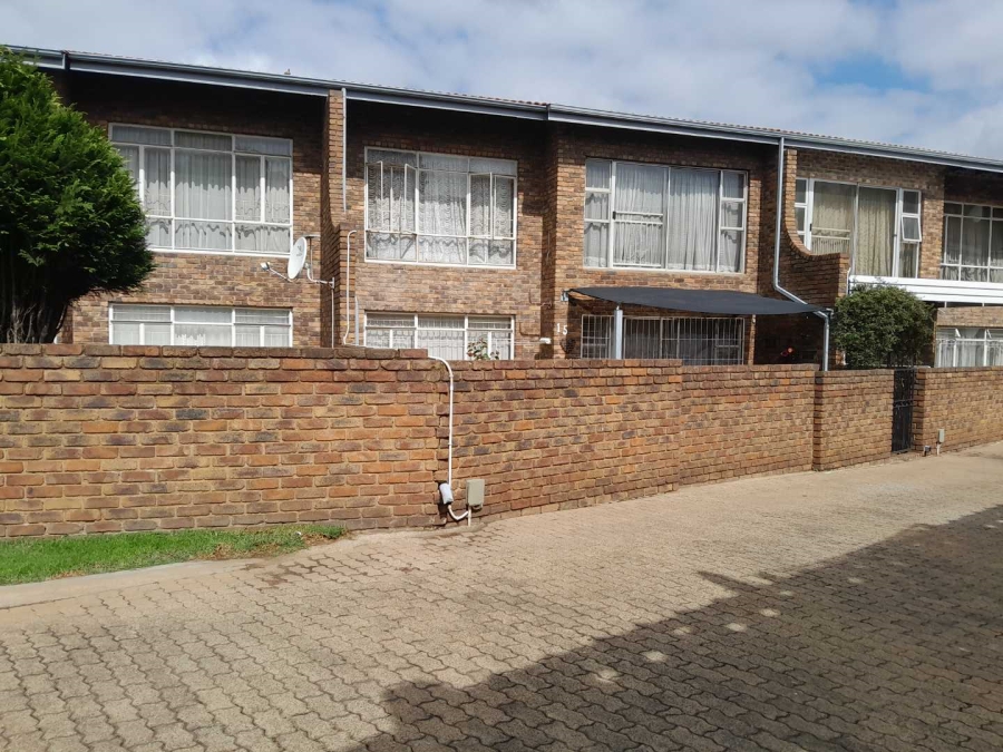 3 Bedroom Property for Sale in Brackendowns Gauteng