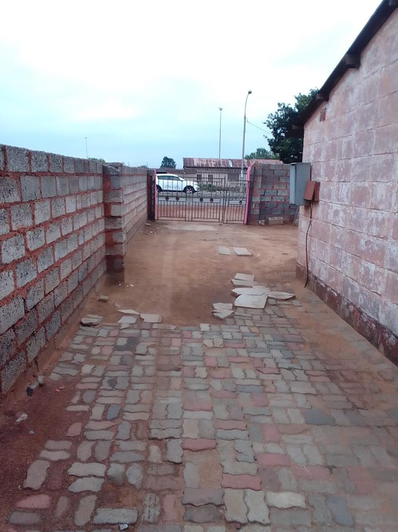 2 Bedroom Property for Sale in Tokoza Gauteng