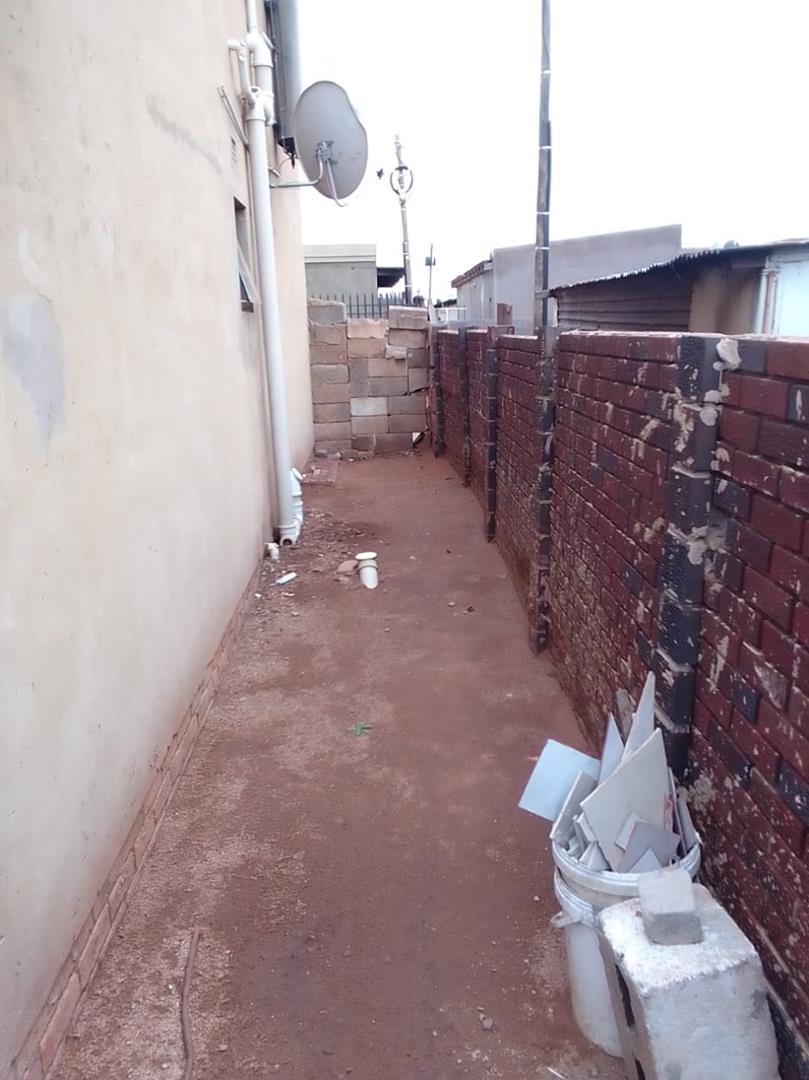 2 Bedroom Property for Sale in Tokoza Gauteng
