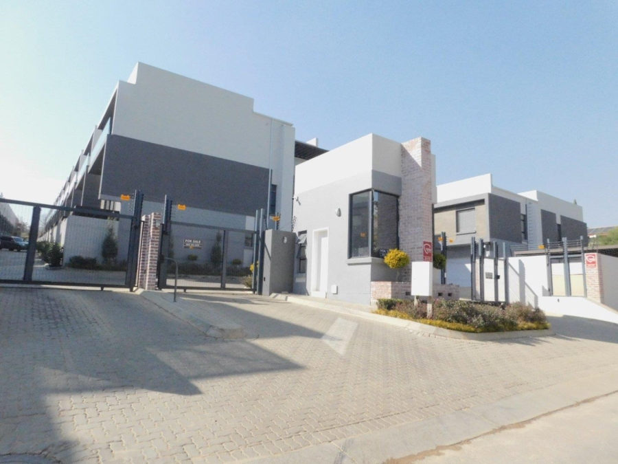 To Let 4 Bedroom Property for Rent in Bryanston Gauteng