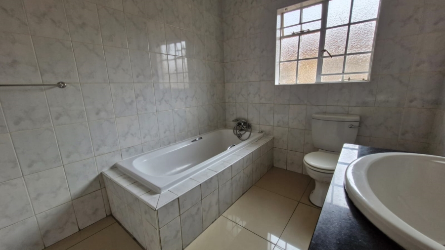 3 Bedroom Property for Sale in New Redruth Gauteng