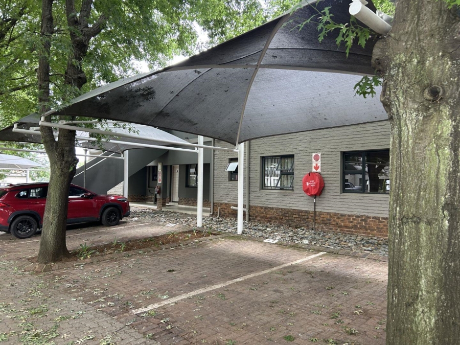 To Let 3 Bedroom Property for Rent in Crystal Park Gauteng