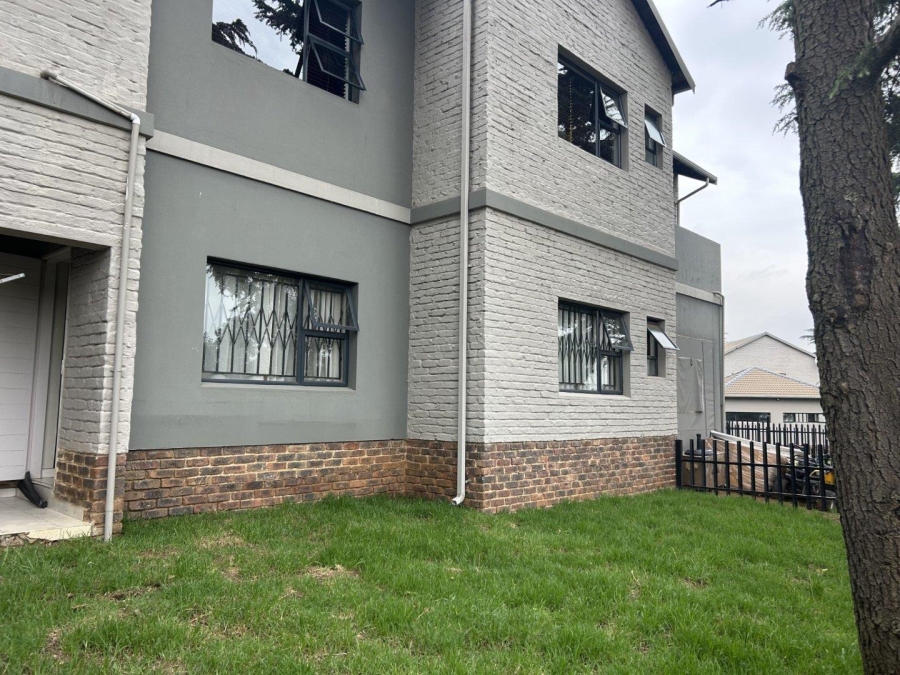 To Let 3 Bedroom Property for Rent in Crystal Park Gauteng