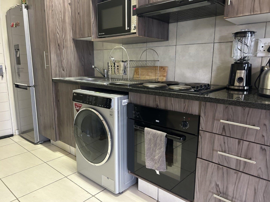 To Let 3 Bedroom Property for Rent in Crystal Park Gauteng