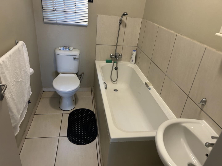 To Let 3 Bedroom Property for Rent in Crystal Park Gauteng