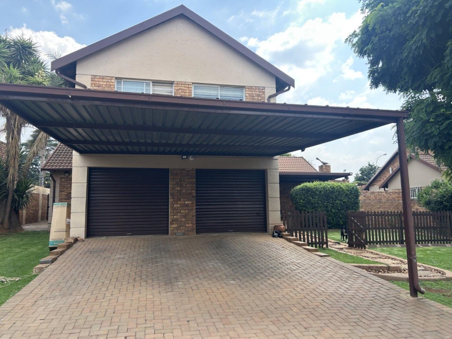 To Let 4 Bedroom Property for Rent in Glen Marais Gauteng