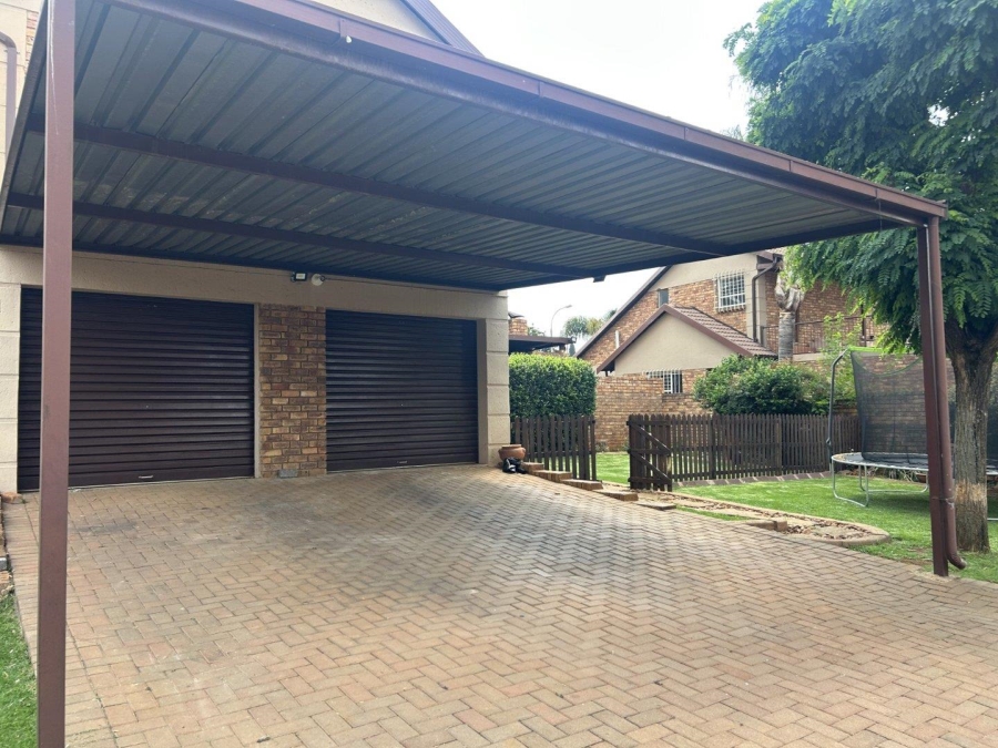 To Let 4 Bedroom Property for Rent in Glen Marais Gauteng