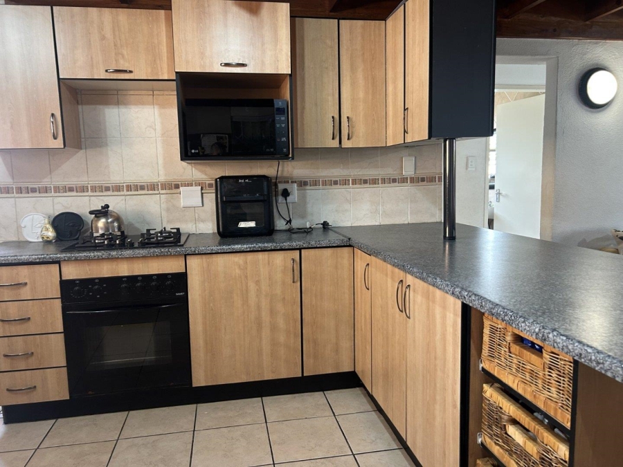 To Let 4 Bedroom Property for Rent in Glen Marais Gauteng