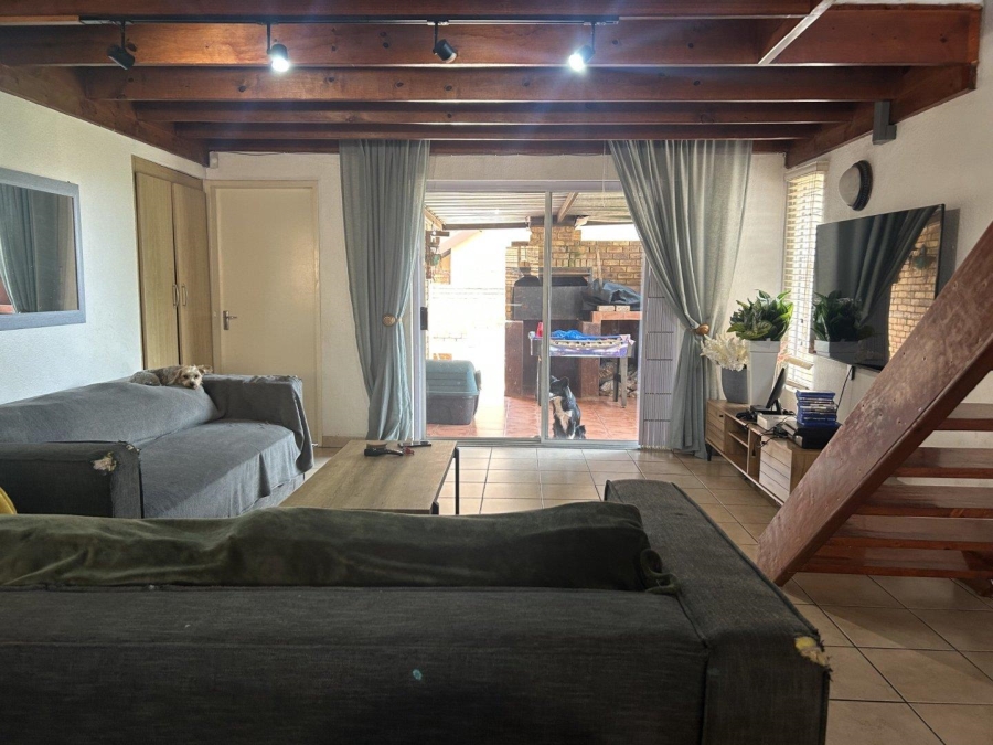 To Let 4 Bedroom Property for Rent in Glen Marais Gauteng