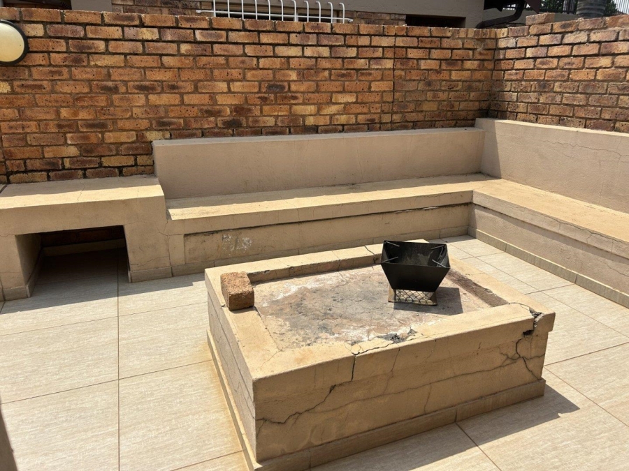 To Let 4 Bedroom Property for Rent in Glen Marais Gauteng