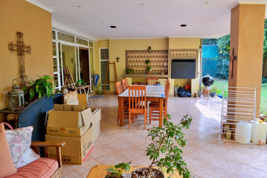 4 Bedroom Property for Sale in Ashlea Gardens Gauteng