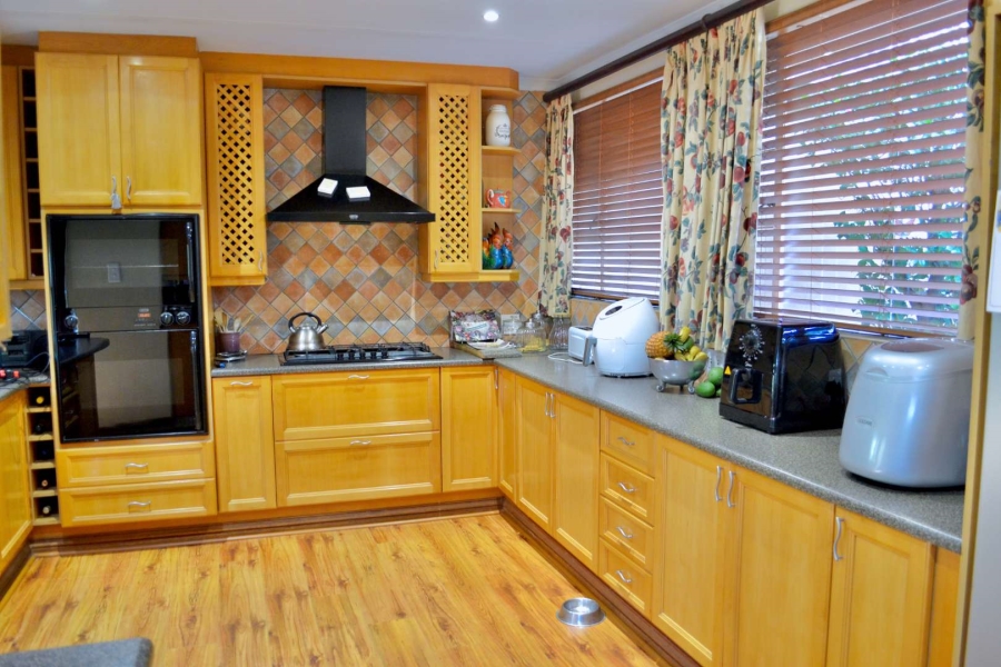 4 Bedroom Property for Sale in Ashlea Gardens Gauteng