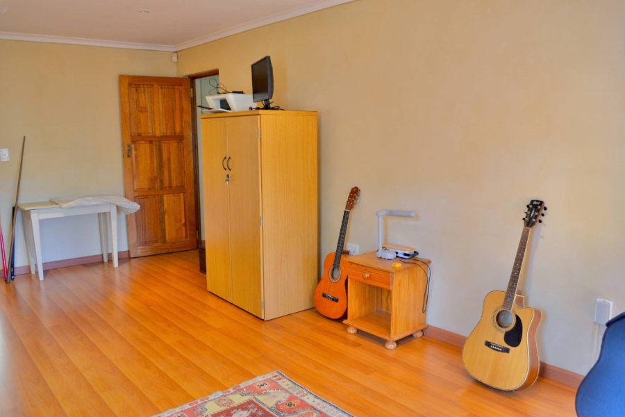 4 Bedroom Property for Sale in Ashlea Gardens Gauteng