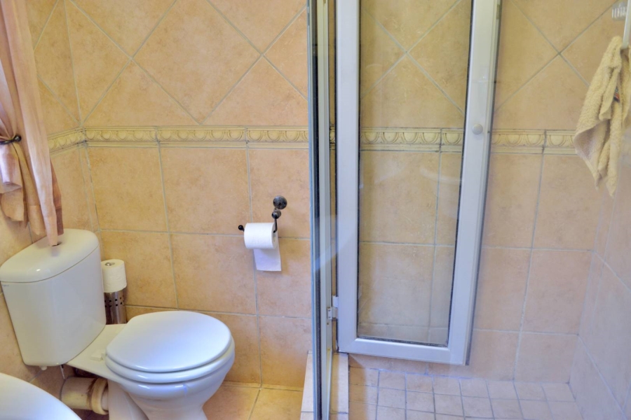 4 Bedroom Property for Sale in Ashlea Gardens Gauteng