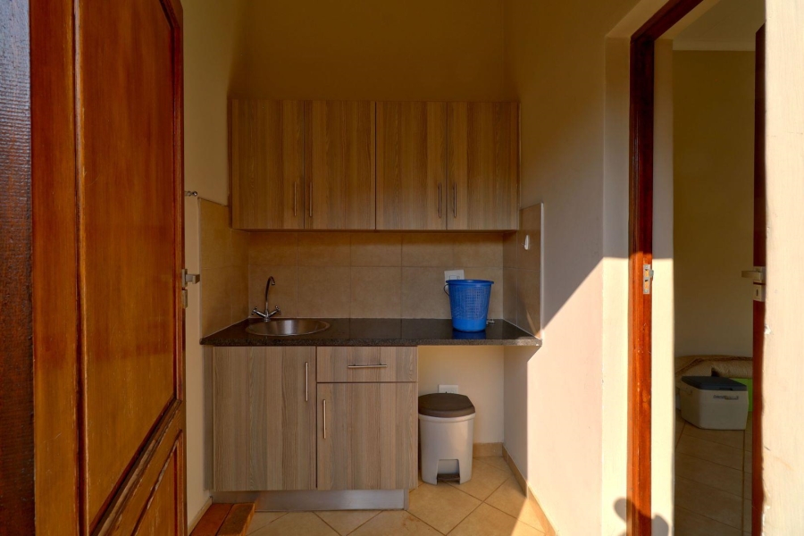 To Let 4 Bedroom Property for Rent in The Wilds Gauteng