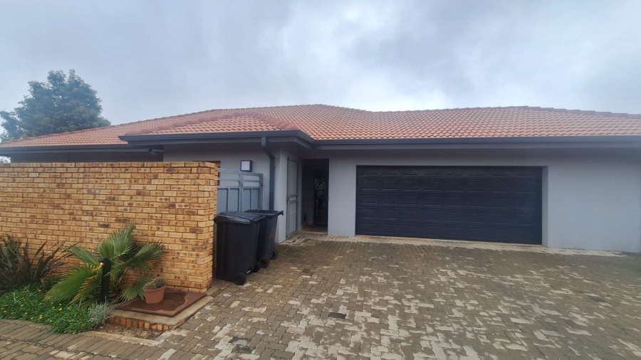 To Let 4 Bedroom Property for Rent in Allens Nek Gauteng