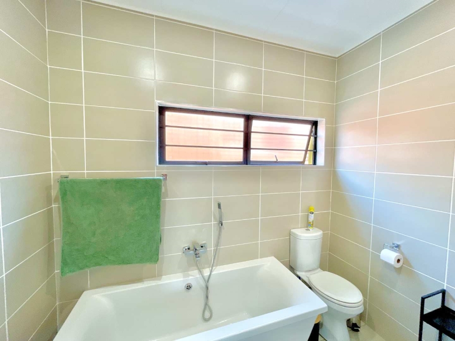 4 Bedroom Property for Sale in Amberfield Gauteng