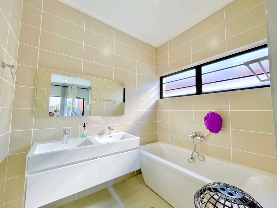 4 Bedroom Property for Sale in Amberfield Gauteng