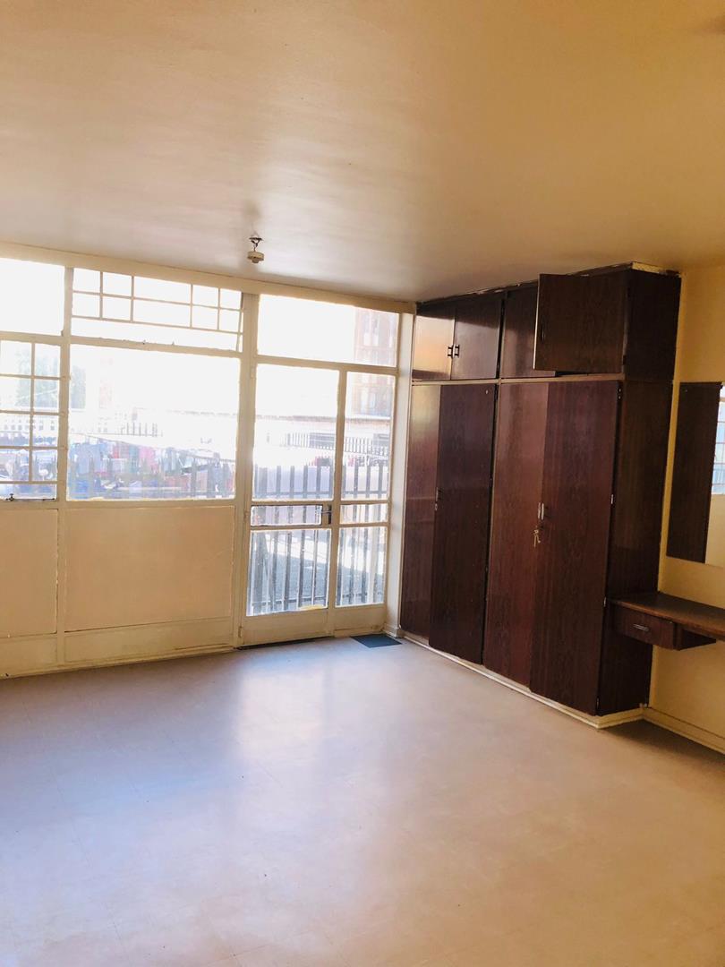 1 Bedroom Property for Sale in Hillbrow Gauteng