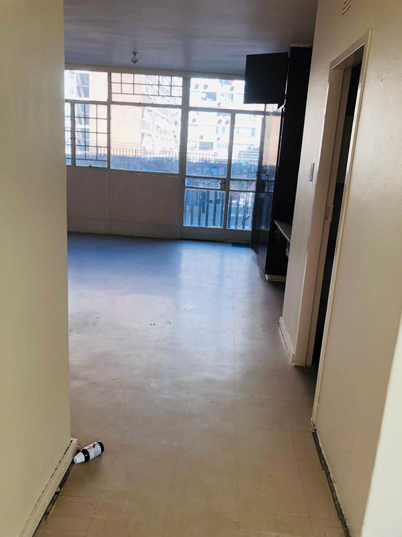 1 Bedroom Property for Sale in Hillbrow Gauteng