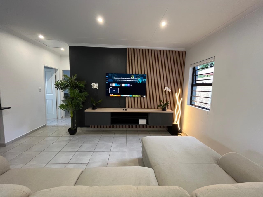 To Let 2 Bedroom Property for Rent in Brackendowns Gauteng