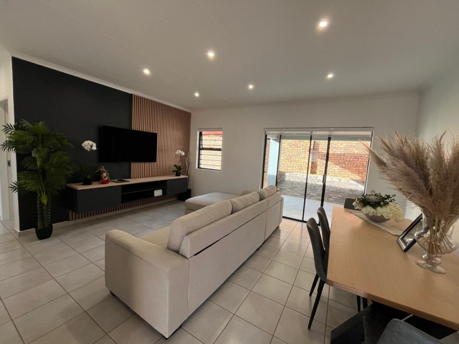 To Let 2 Bedroom Property for Rent in Brackendowns Gauteng