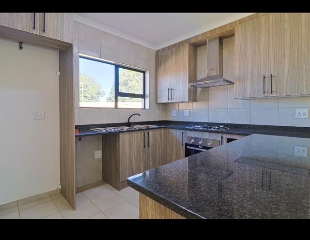 To Let 2 Bedroom Property for Rent in Brackendowns Gauteng