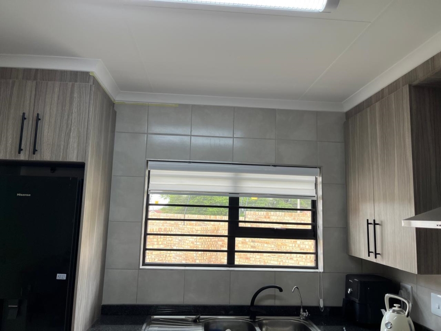 To Let 2 Bedroom Property for Rent in Brackendowns Gauteng