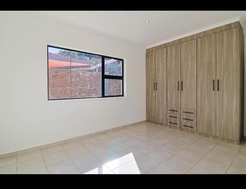 To Let 2 Bedroom Property for Rent in Brackendowns Gauteng