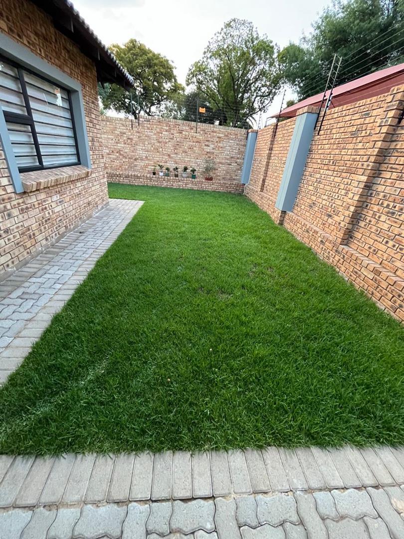 To Let 2 Bedroom Property for Rent in Brackendowns Gauteng