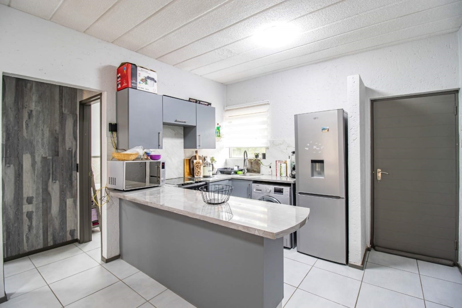 1 Bedroom Property for Sale in Lonehill Gauteng