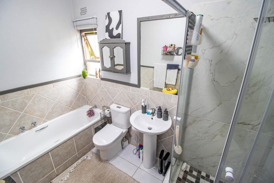 1 Bedroom Property for Sale in Lonehill Gauteng