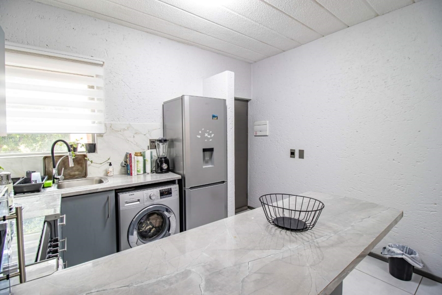 1 Bedroom Property for Sale in Lonehill Gauteng