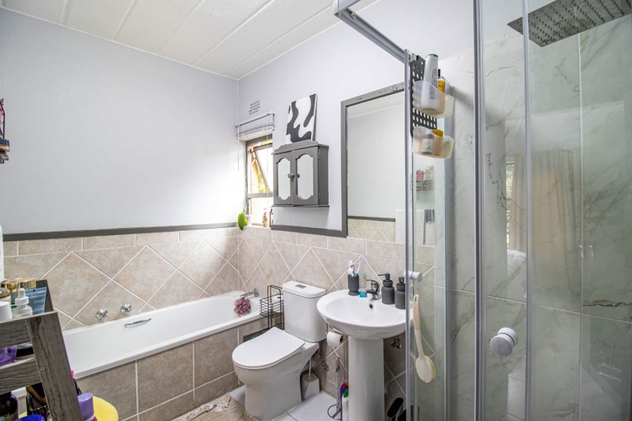1 Bedroom Property for Sale in Lonehill Gauteng