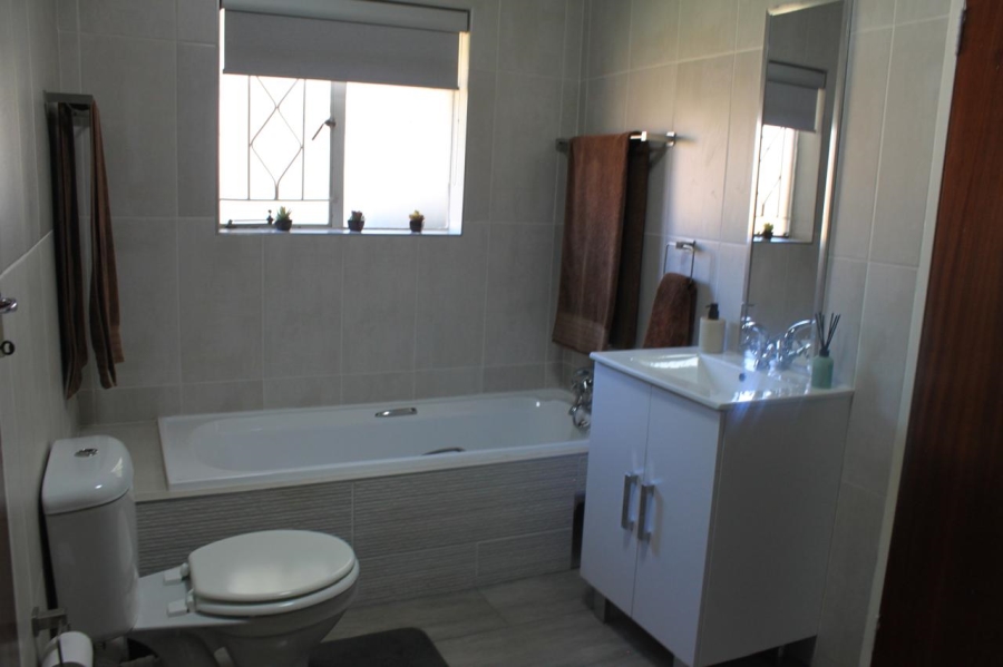 2 Bedroom Property for Sale in Bonaero Park Gauteng