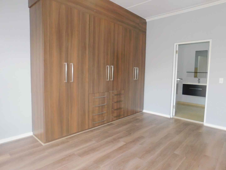 To Let 2 Bedroom Property for Rent in Bryanston Gauteng