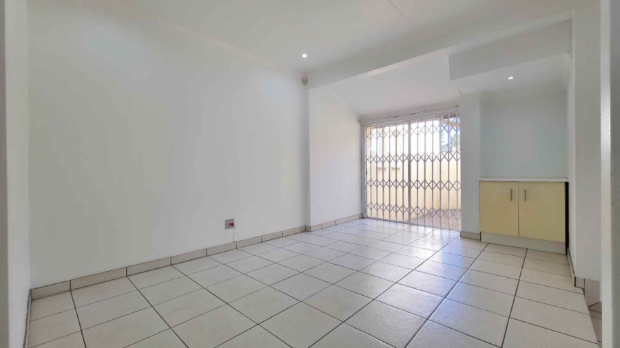 To Let 3 Bedroom Property for Rent in Sandown Gauteng