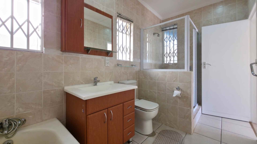 To Let 3 Bedroom Property for Rent in Sandown Gauteng