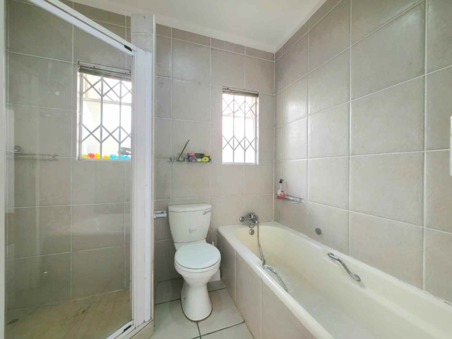 To Let 3 Bedroom Property for Rent in Sandown Gauteng