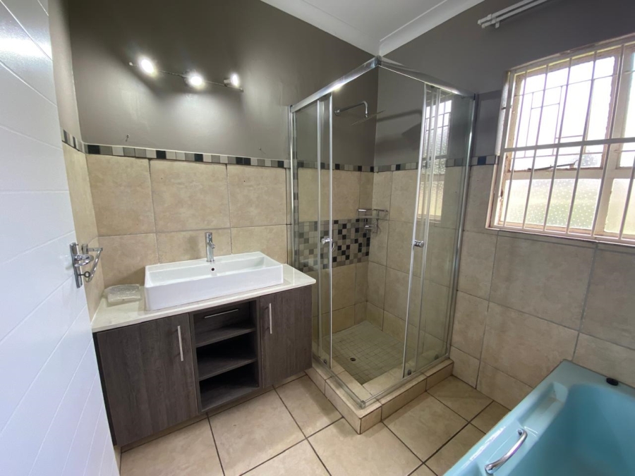 3 Bedroom Property for Sale in Birchleigh Gauteng