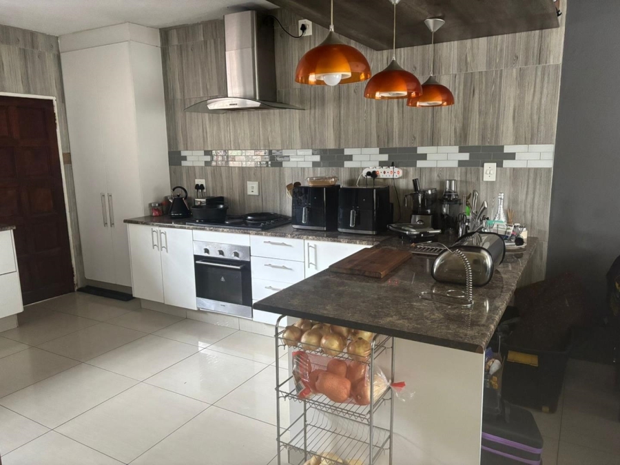 4 Bedroom Property for Sale in Birchleigh North Gauteng