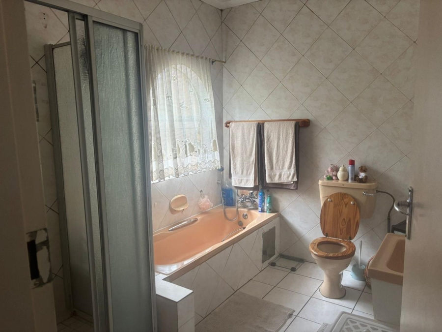 4 Bedroom Property for Sale in Birchleigh North Gauteng