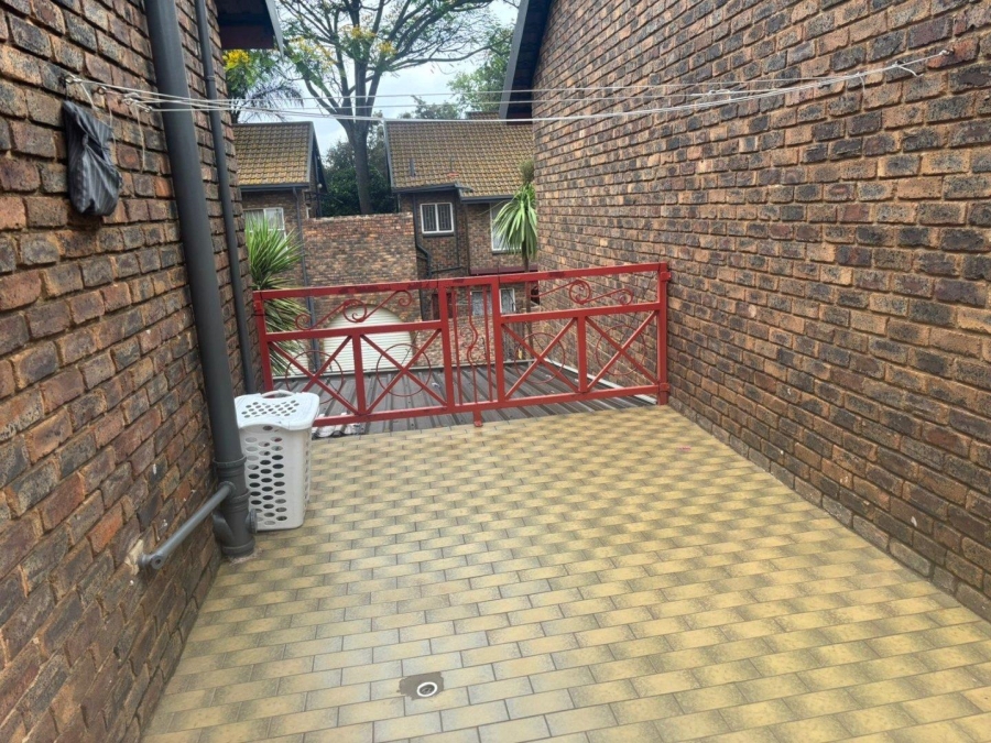 4 Bedroom Property for Sale in Birchleigh North Gauteng