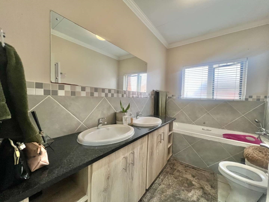 3 Bedroom Property for Sale in Zambezi Manor Lifestyle Estate Gauteng