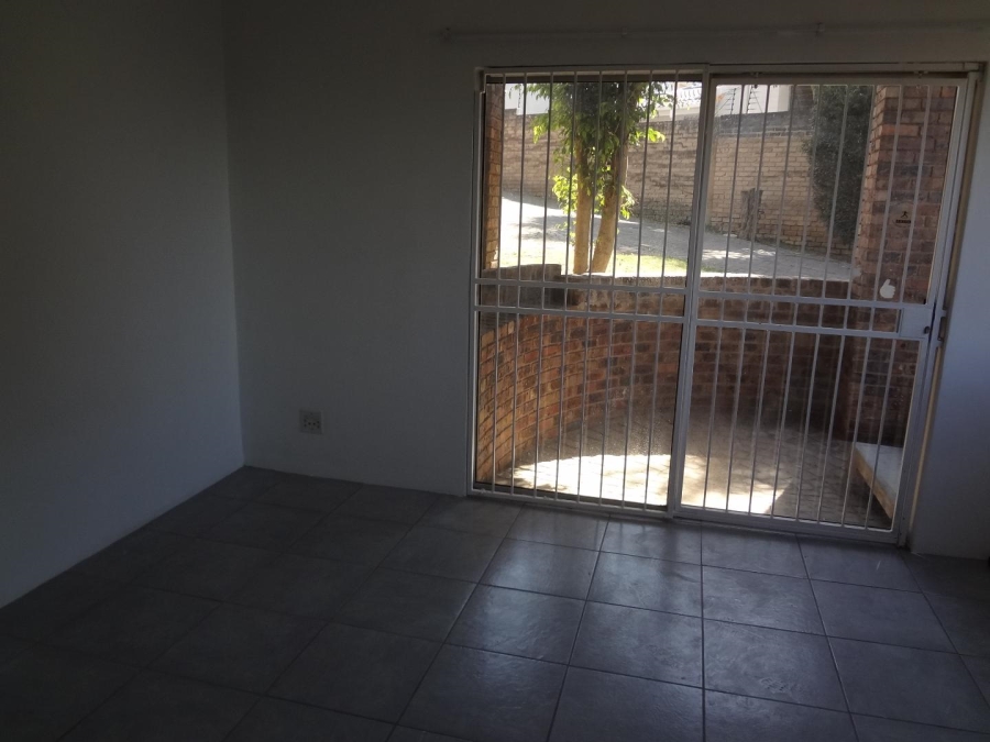 2 Bedroom Property for Sale in Hurlingham Manor Gauteng