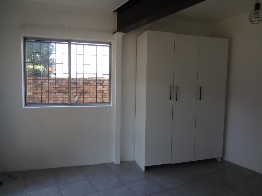 2 Bedroom Property for Sale in Hurlingham Manor Gauteng