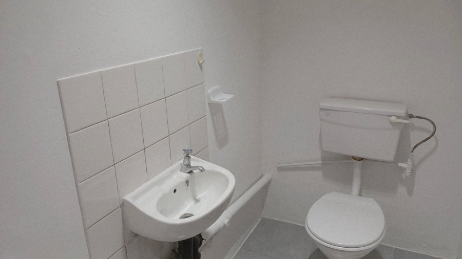 To Let 2 Bedroom Property for Rent in Hurlingham Manor Gauteng